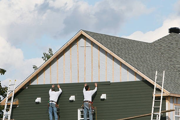 Professional Siding technician working in Fountain City, IN